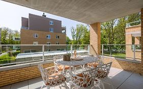 Huswell - A Luminous Apartment Near The Marina